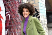 Pauline Afaja spielt "Flo Kästner"  +++