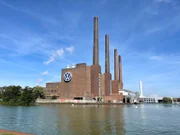 Das Volkswagenwerk in Wolfsburg    +++