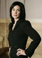 Die Staatsanwältin Alexandra Borgia (Annie Parisse) ist neu im Law & Order- Team und beschäftigt sich mit dem Fall eines ermordeten Talkshow- Hosts. Wer hatte ein Motiv den Mann umzubringen?