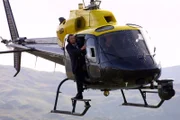 Barnaby (John Nettles) leitet den Zugriff vom Helikopter aus