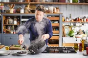 Jamies 5-Zutaten-Küche Staffel 2 Folge 4 Jamie Olivers einfache Küche  Copyright: SRF/Fremantle