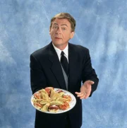 Niles (Daniel Davis) ist der Butler der Familie Sheffield und weiß so gut wie immer über die Probleme seiner Arbeitgeber Bescheid.