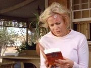 Nach dem Unfall liest Jodi (Rachael Carpani), zum Glück nur leicht verletzt, in dem von ihrer Mutter geschriebenen Buch. Stiftet es wieder Frieden?