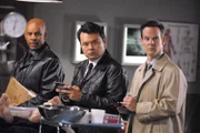 Chris Williams als Agent Thorpe, Peter James Smith als Agent Keao, Jason Gray-Stanford als Lieutenant Disher (v.l.)