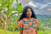 Langes Haar wie das von Bella gehört für das Volk der Emberá Chamí zur weiblichen Identität. Der Moment, in dem sie nicht mehr zur Schere greift, markiert für eine Transfrau den Beginn eines neuen Lebens.
