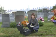 Det. Lindsay Monroe Messer (Anna Belknap) sichert auf einem Friedhof Spuren. Wird sie einen verschwundenen Studenten finden, solange er noch am Leben ist.