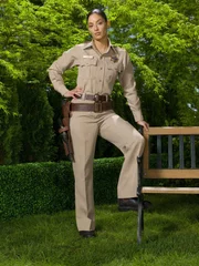 (1. Staffel) - Deputy Sheriff von Eureka: Josefina "Jo" Lupo (Erica Cerra) ...