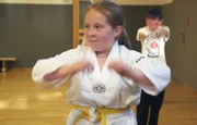 Um sich selbst zu schützen, trainiert Yasmin Teakwondo, einen Kampfsport.