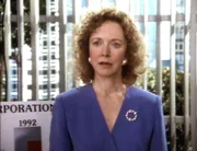 Die karrierehungrige und skrupellose Meredith (Barbara Babcock) leitet das Unternehmen mit eiserner Hand.