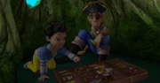 Zufällig trifft Michael den Piraten Dagan im Wald. Versteckt im hohlen Baum wollen die beiden mit den Puppen aus der Schatulle spielen. Sie wissen nicht, was sie damit anrichten werden.