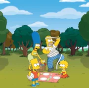(25. Staffel) - Eine Familie mit ganz besonderem Pfiff: Maggie (M.), Marge (2.v.l.), Homer (2.v.r.), Bart (l.) und Lisa Simpson (r.) ...