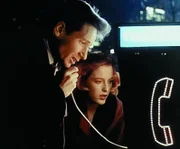 L-R: Fox Mulder (David Duchovny) und Dana Scully (Gillian Anderson)