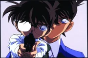 Ein neuer Fall für Detektiv Conan (l.): Zuerst wird Inspektor Juzo Megure Opfer eines heimtückischen Mordanschlags, dann Rans Mutter Eri und schließlich Professor Agasa ...