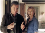 Am Tatort bietet sich Grissom (William Petersen) und Willows (Marg Helgenberger) ein Bild des Grauens: Eine ganze Familie wurde ausgelöscht...