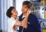 Frank (Dierk Prawdzik) ist schwer genervt von der krankhaft eifersüchtigen Lizzy (Katja Schmitz).