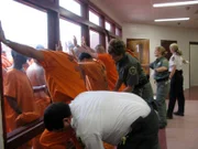 Lockdown blickt hinter die Mauern des Hillsborough County Jail in Florida mit knapp 4000 Häftlingen und seinem Gefängnispersonal, das ständigen hinterhältigen Angriffen der gefährlichen Insassen ausgeliefert ist ...