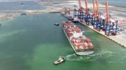 100.000 Container pro Woche werden in Rotterdam umgeschlagen - Rekord in Europa.