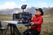 Kameramann Hubert Doppler bei der Arbeit in Tibet-