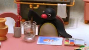 Guetnachtgschichtli  Pingu  Staffel 6  Folge 21  Pingu – Allzu bunt  Pingu am Malen.    Copyright: SRF/Joker Inc., d.b.a., The Pygos Group