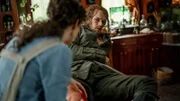 Outlander – Die Highland-Saga Staffel 5 Folge 9 Bei Schlangenbissen ist Eile geboten: Richard Rankin als Roger Wakefield, Sam Heughan als Jamie Fraser  Copyright: SRF/2020 Sony Pictures Television Inc.