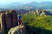 Todor Tsankov gehört zu Bulgariens talentiertesten Kletterern. Jeder Stein ist für ihn ein Übungsplatz.