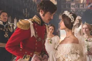 Tom Hughes as Prince Albert (l.) and Jenna Coleman as Victoria (r.)