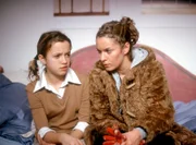 Anna Wagner (Lisa Martinek) befragt Michas einzgie Schulfreundin Sandra Täubner (Clara-Paulina Witsch). Sandra ist der Überzeugung, dass Micha aus Liebeskummer in ihren Heimatort abgehauen ist.