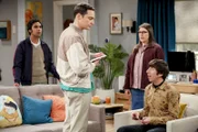 (v.l.n.r.) Rajesh Koothrappali (Kunal Nayyar); Sheldon Cooper (Jim Parsons); Amy Farrah Fowler (Mayim Bialik); Howard Wolowitz (Simon Helberg)