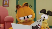 Garfield studiert die Gebrauchsanweisung für das Hundehalsband.