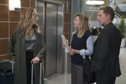 (v.l.n.r.) Dr. Teddy Altman (Kim Raver); Dr. Meredith Grey (Ellen Pompeo); Dr. Thomas Koracik (Greg Germann)