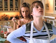 Hat Phoebe (Alyssa Milano, l.) tatsächlich vor, ihre Schwester Piper (Holly Marie Combs, r.) umzubringen ?