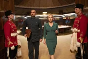 Matthias Schoenaerts als Corporal Zuber (2 von l.), Kate Winslet as The Chancellor (2 von re.)