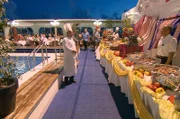 Bahamas: Karibisches Buffet am Abend.
