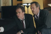 Wilson (Robert Sean Leonard, l.) und House (Hugh Laurie) bewegen sich auf unbekanntem Terrain, als sie sich gemeinsam um Cuddys kleine Tochter Rachel kümmern...