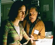 Für Gil (William Petersen) sind Verbrechensopfer Beweisstücke, zu denen man keine Gefühle aufbauen darf. Für Sara (Jorja Fox) ist dies jedoch ein Problem.