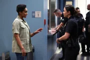 Officer Nyla Harper (Mekia Cox, l.) ermutigt Officer Lucy Chen (Melissa O'Neil, r.), als stellvertretende Vorgesetzte ihren Kollegen Anweisungen zu erteilen.