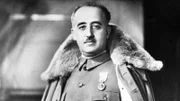 Franco prägte den spanischen Staat durch den Franquismus, einem von Militarismus und Katholizismus geprägtem Faschismus.