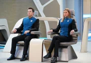 Captain Ed Mercer (Seth MacFarlane, l.); Commander Kelly Grayson (Adrianne Palicki, r.)