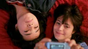 L-R: Clara Leroux als Léa, Lubna Gourion als Barbara
