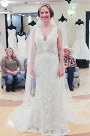 Schon ihr Antrag war etwas ganz besonders, doch auch ihr Brautkleid-Kauf wird für Kristin zum Erlebnis ...