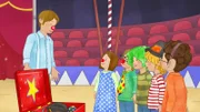 Clown Fred verrät den Kindern seine Clown-Tricks.
