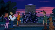 Nachdem ein Familienurlaubsfoto auftaucht, auf dem Geister zu sehen sind, nehmen Scooby-Doo und seine Freunde das verhexte Denkmal unter die Lupe, um das Rätsel zu lösen.