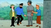 Tim (r.) fesselt den Doppelagenten Pablo (2. v. r.), um seine eigene Flucht sowie die von Professor Bienlein (l.) und Kapitän Haddock (2. v. l.) glaubwürdig erscheinen zu lassen.
