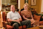 Mike Cleary (Michael Cudlitz, l.); Peggy Cleary (Mary McCormack, r.)