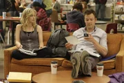 Community Staffel 1 Folge 16 Peinlicher Moment: Gillian Jacobs als Britta Perry, Joel McHale als Jeff Winger  Copyright: SRF/2009, 2010 Sony Pictures Television Inc.