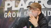 Rapper Plusmacher raucht Cannabis