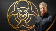 Als das Team für sein drittes Jahr zurückkehrt, um die große Seltsamkeit der Skinwalker Ranch zu untersuchen, finden sie neue Beweise für eine mysteriöse Anomalie am Himmel eine Meile über dem Dreiecksgebiet, die möglicherweise mit etwas tief in der Mesa verbunden ist.