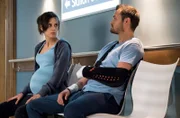 Dana (Anica Happich, l.) und Milo Hermann (Nicolas F. Türksever, r.) haben ungewöhnliche Pläne mit ihrem Baby.