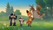 Um den Waldgeist zu erschrecken ziehen Luis, Emmie und Rosie singend durch den Wald.