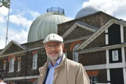 London ist ein Zentrum der Vermessungsgeschichte. Harald Lesch spürt im Royal Greenwich Observatory und anderen ehrwürdigen Orten der Wissenschaftsgeschichte den Meilensteinen der Vermessung unserer Erde nach.